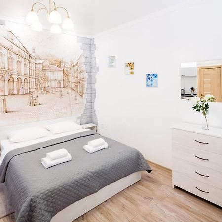 Beautiful Apartments In The Center Лвив Екстериор снимка