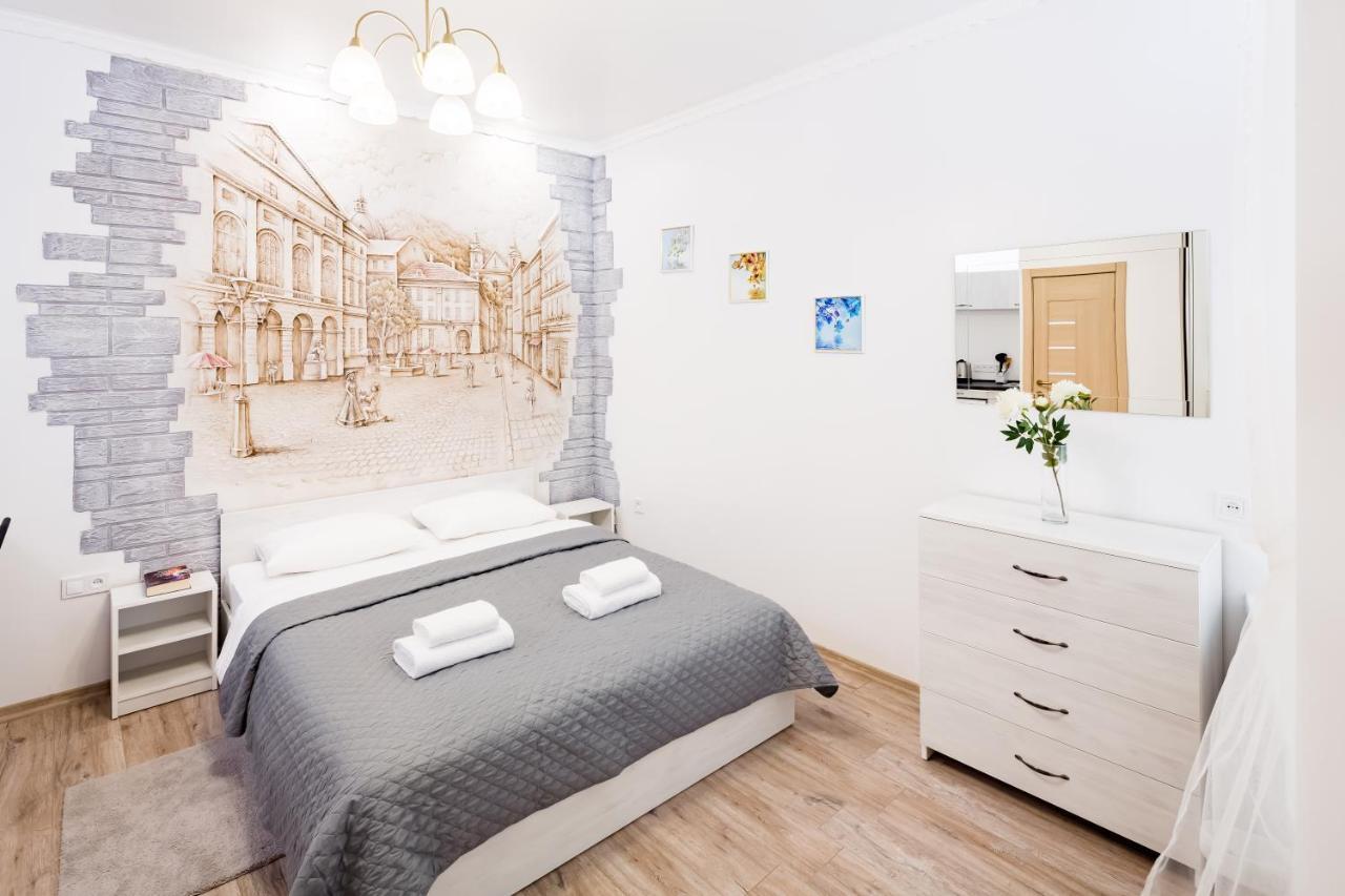 Beautiful Apartments In The Center Лвив Екстериор снимка