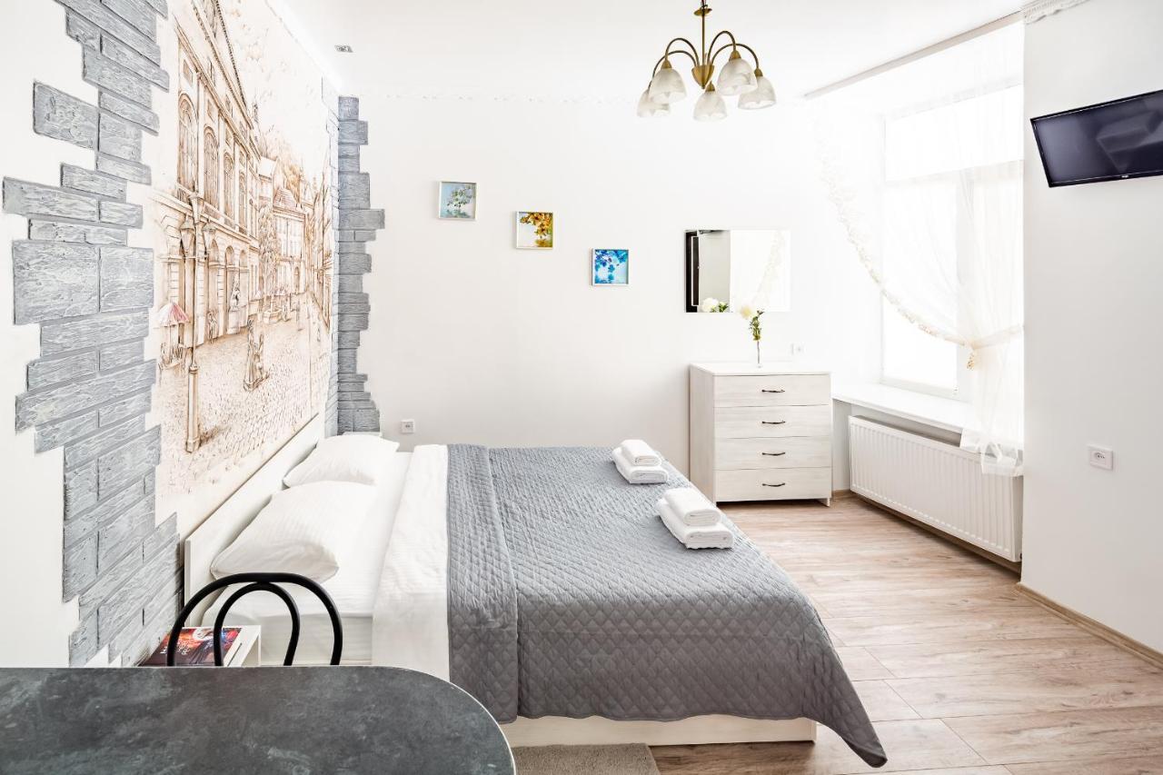 Beautiful Apartments In The Center Лвив Екстериор снимка